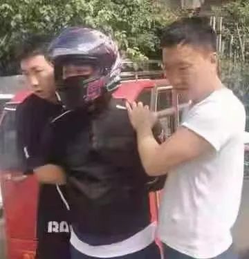 DƬ